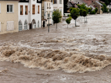 Flutwelle bei Hochwasser - Versicherung